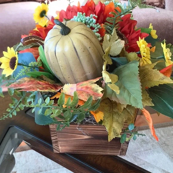 HAND CRAFTED UNIQUE Fall Table Decoration - Picture 5 of 11